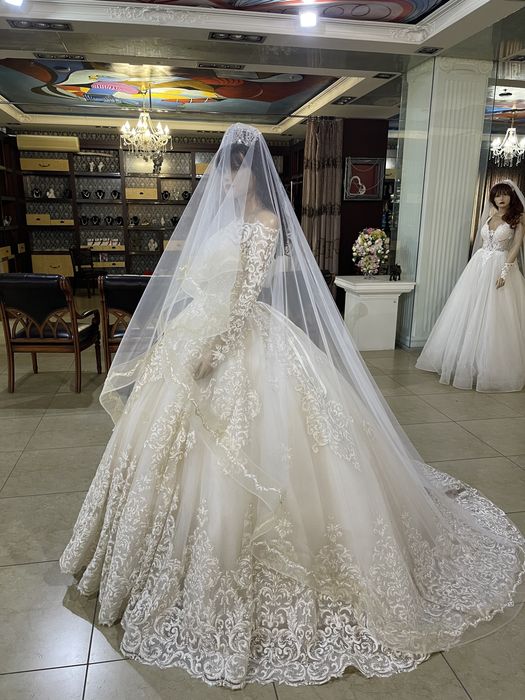 Королівська колекція! Червоні пишні сукні.