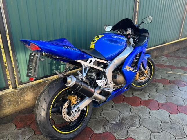 Продам мотоцикл Kawasaki zx6r