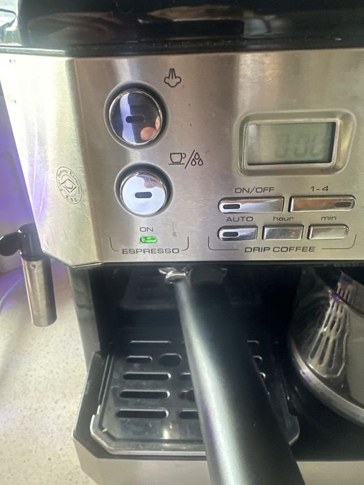 Express kolbowy/przelewowy Delonghi