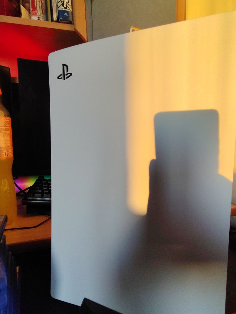 Sprzedam konsolę PlayStation 5 (PS5) – wersja z napędem.
