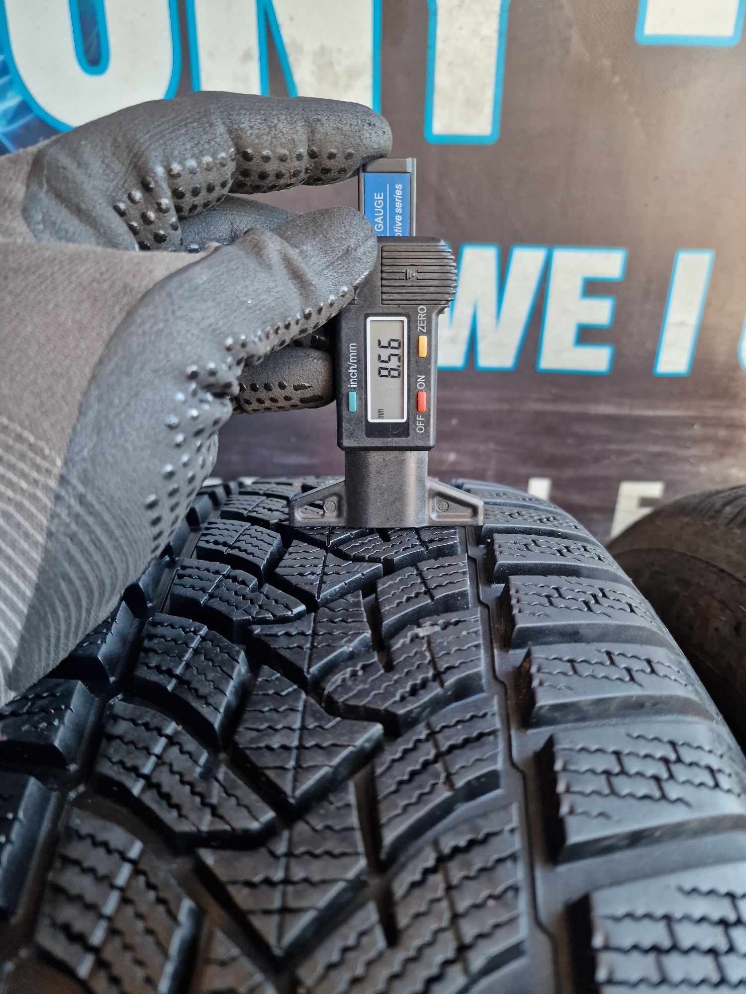 Opony zimowe 215/60/16 Dunlop Para 8.5mm!!
