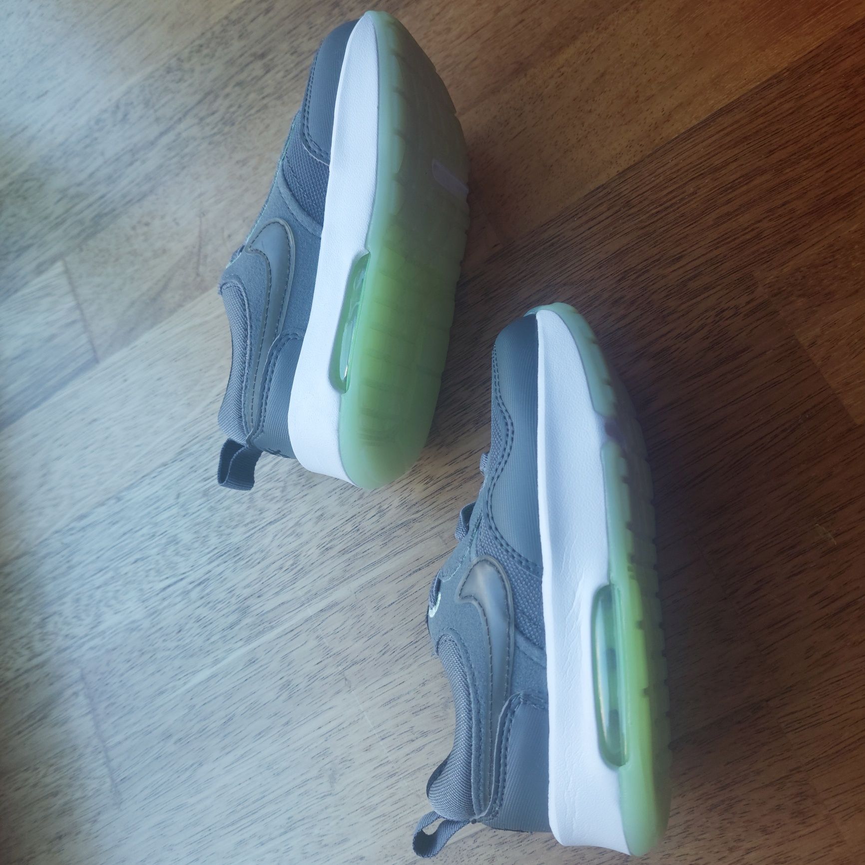 Nowe buty dziecięce Nike r. 26