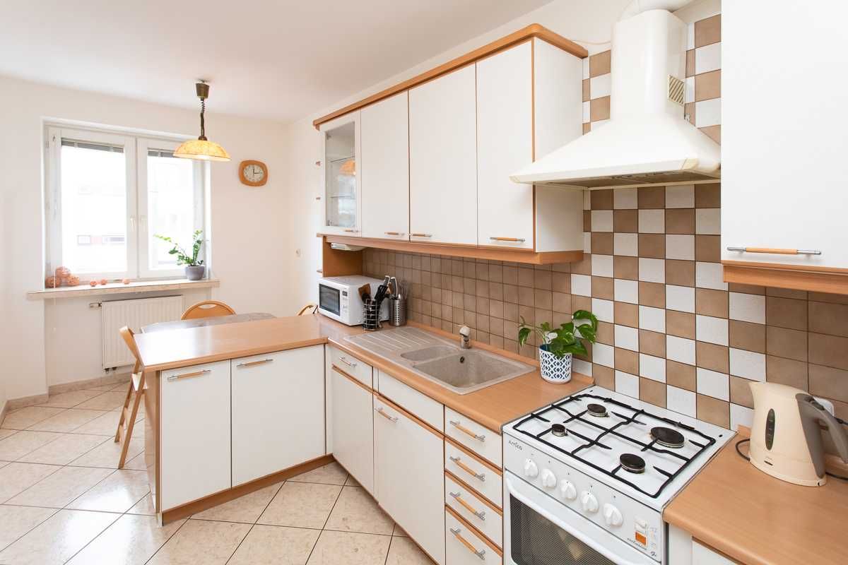 Pokój wielkości kawalerki (18m2 + balkon) - Metro Kabaty