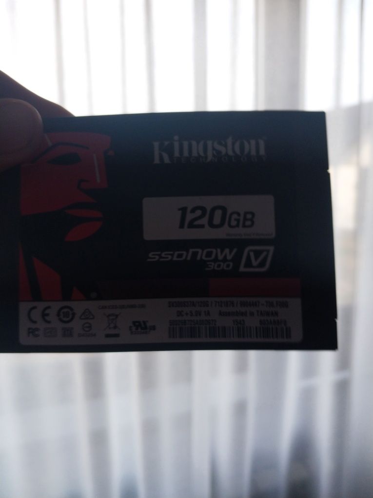 Жосткий диск на 128гб SSD