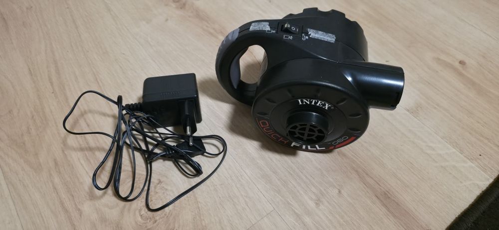 Nadmuchiwany materac intex + pompka elektryczna