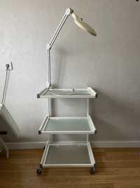 Косметологічний столик з лампою на колесиках