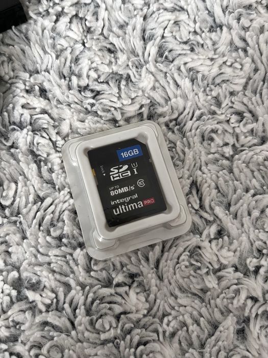 Canon EOS 2000D - zestaw