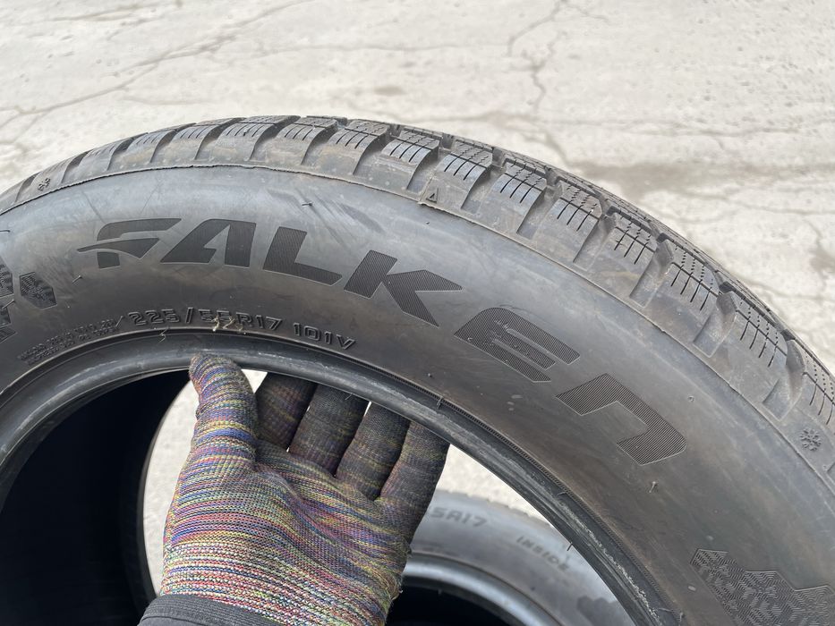 Практично нові зимові шини FALKEN 225/55 R17