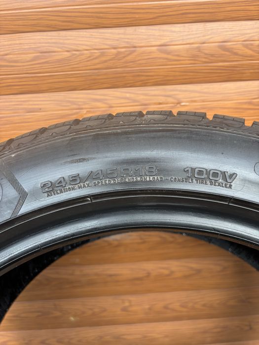 245/45/18 Goodyear 2 opony zimowe 2021r