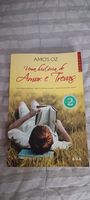 Livro o diário de Anne Frank e Uma história de amor e trevas