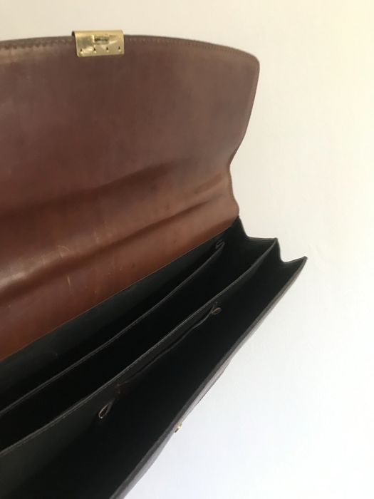 Pasta em pele genuína