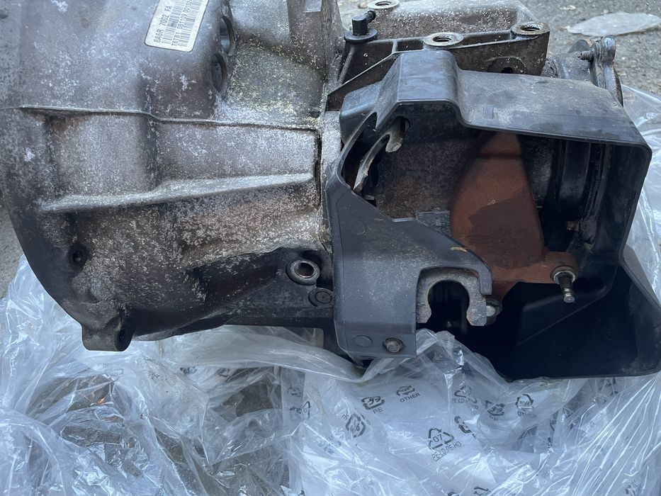 Ford fiesta mk7 1.6 hdi мкпп 5ст 8A6R 7002 FA