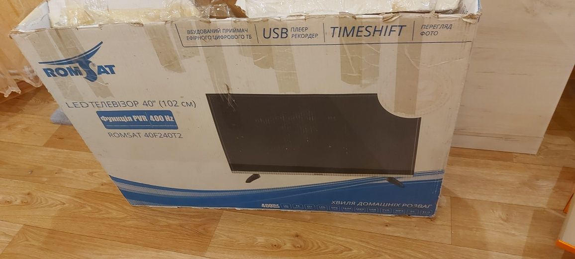 Телевізор ROMSAT 40дюймів + смарт приставка smart TVв  подарунок