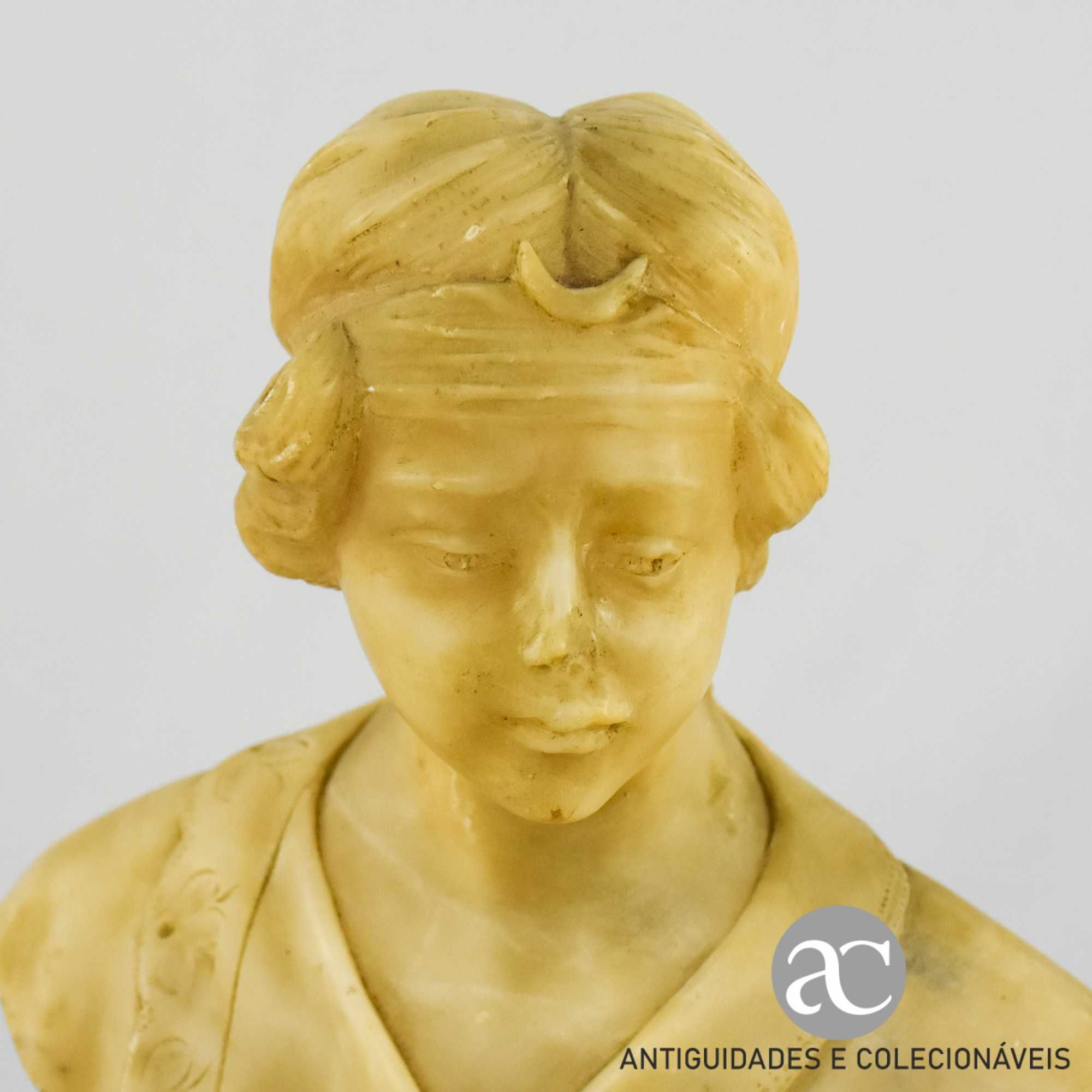 Escultura de Busto Feminino em Alabastro assinada A. Pascal