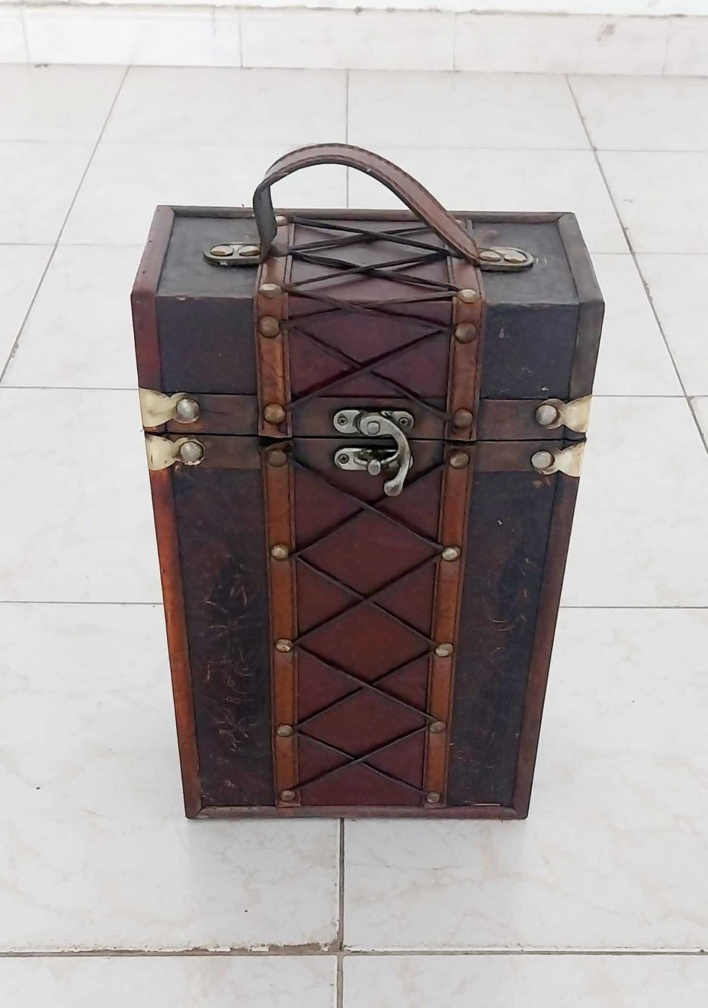 Caixa / Mala de Garrafas, VINTAGE. Restaurada!