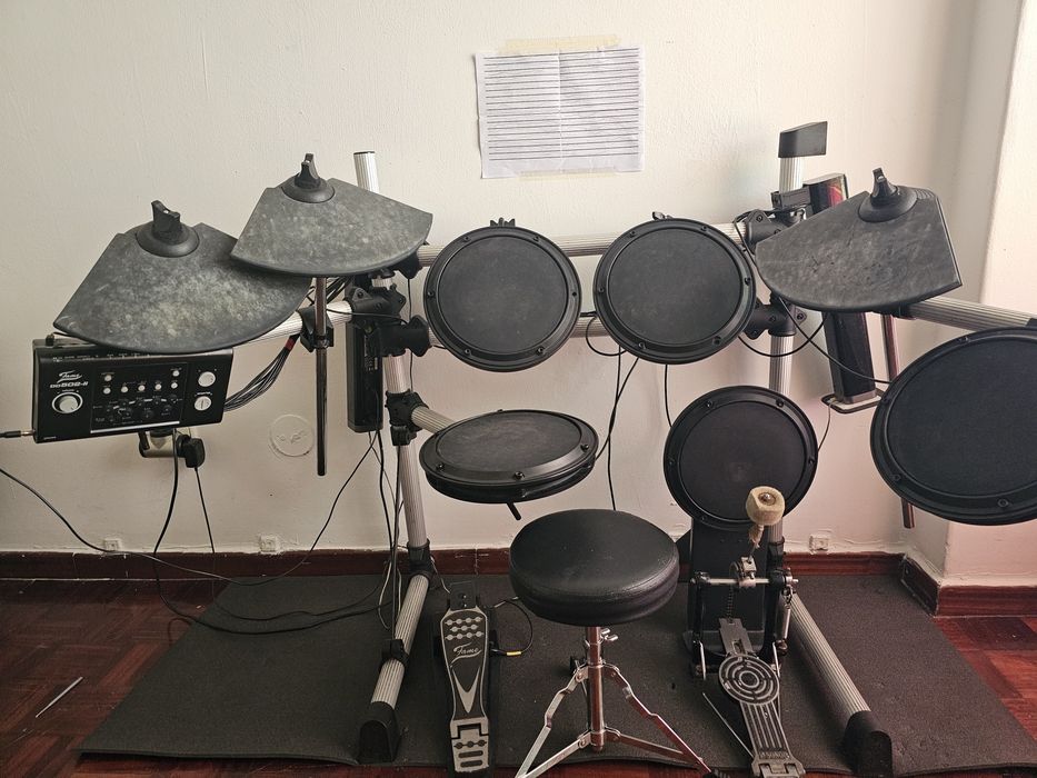 Vendo bateria eletrónica em bom estado.usada somente por 1 crianca