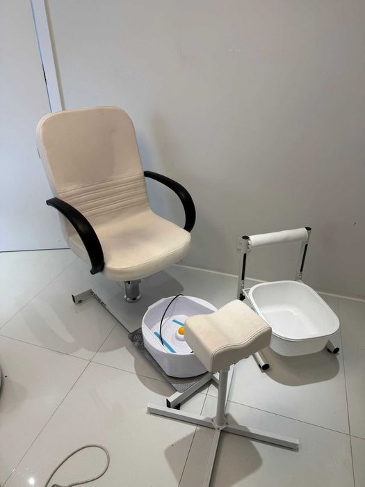 Fotel kosmetyczny do pedicure z brodzikiem do moczenia stóp spa biały