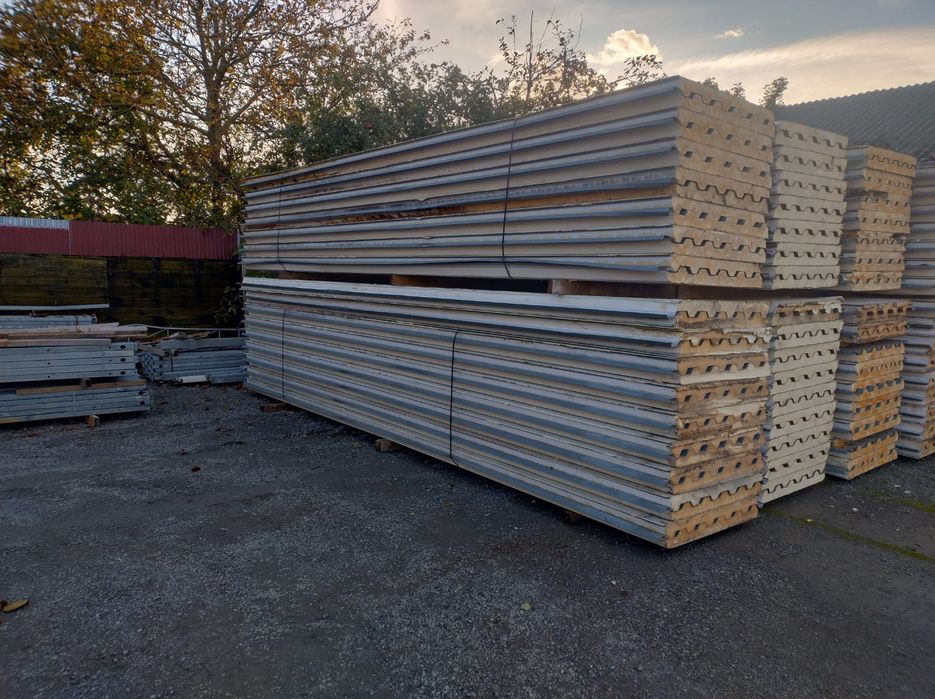 Płyta dachowa PIR dwuwarstwowa. Grubość 6 cm. Długość 6,2 m – używana