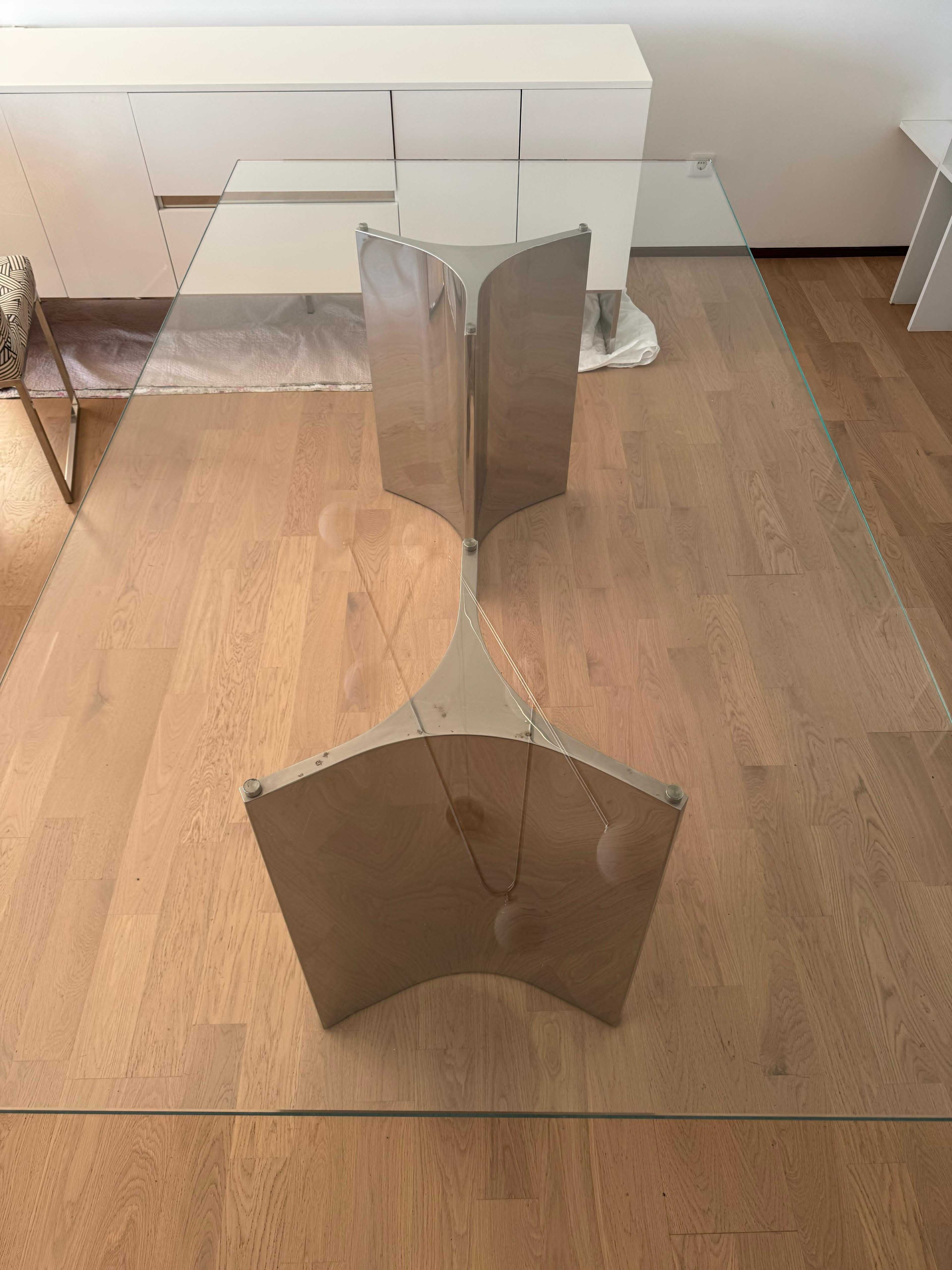 Mesa de jantar de vidro de 220x120cm com pés em inox (Interdesign)