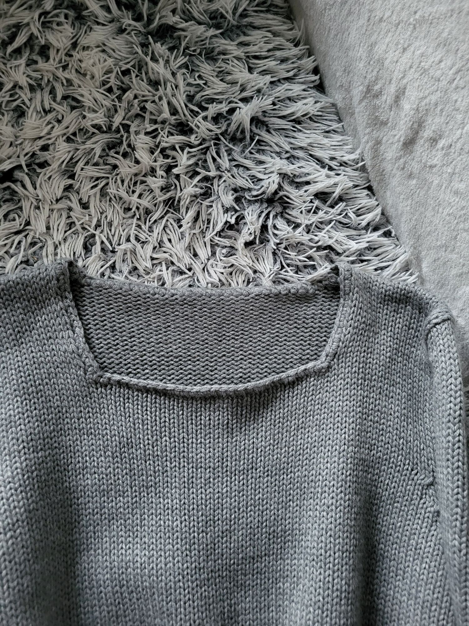 Ciepły sweter damski. Made in Italy. 50% włóczka lana merino. Rozm. L.