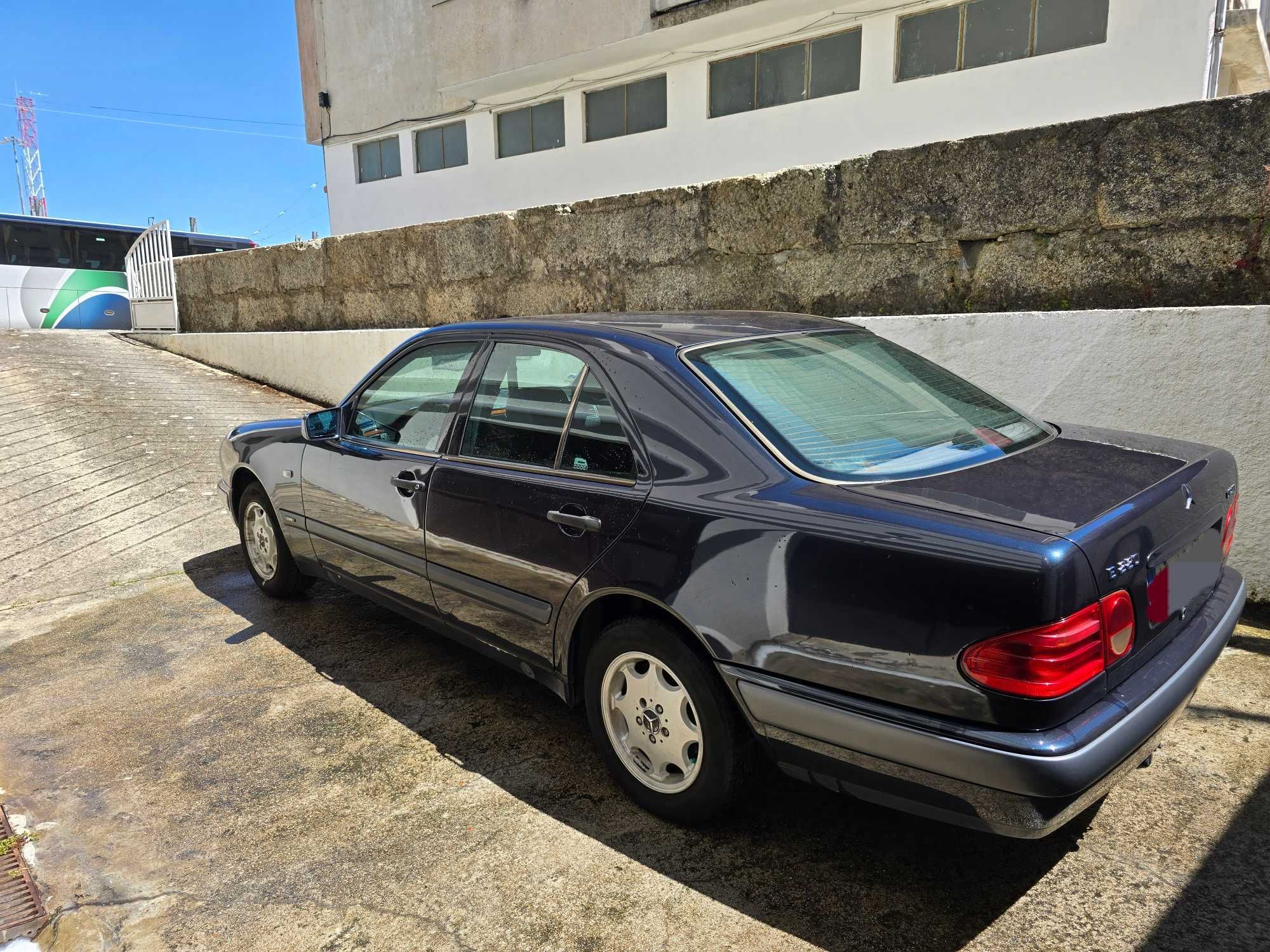 Mercedes Benz E200