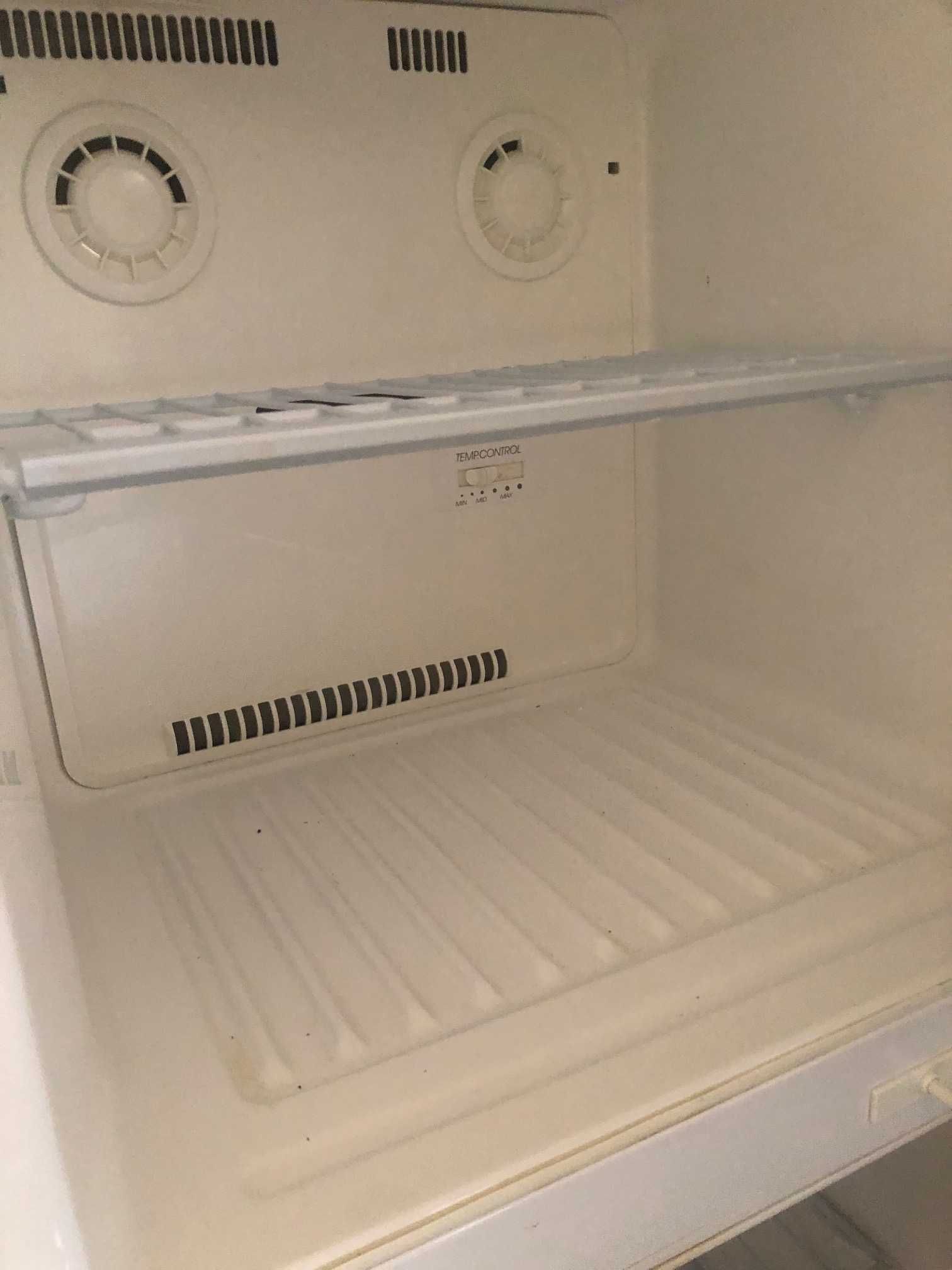 Продам отличный холодильник samsung
