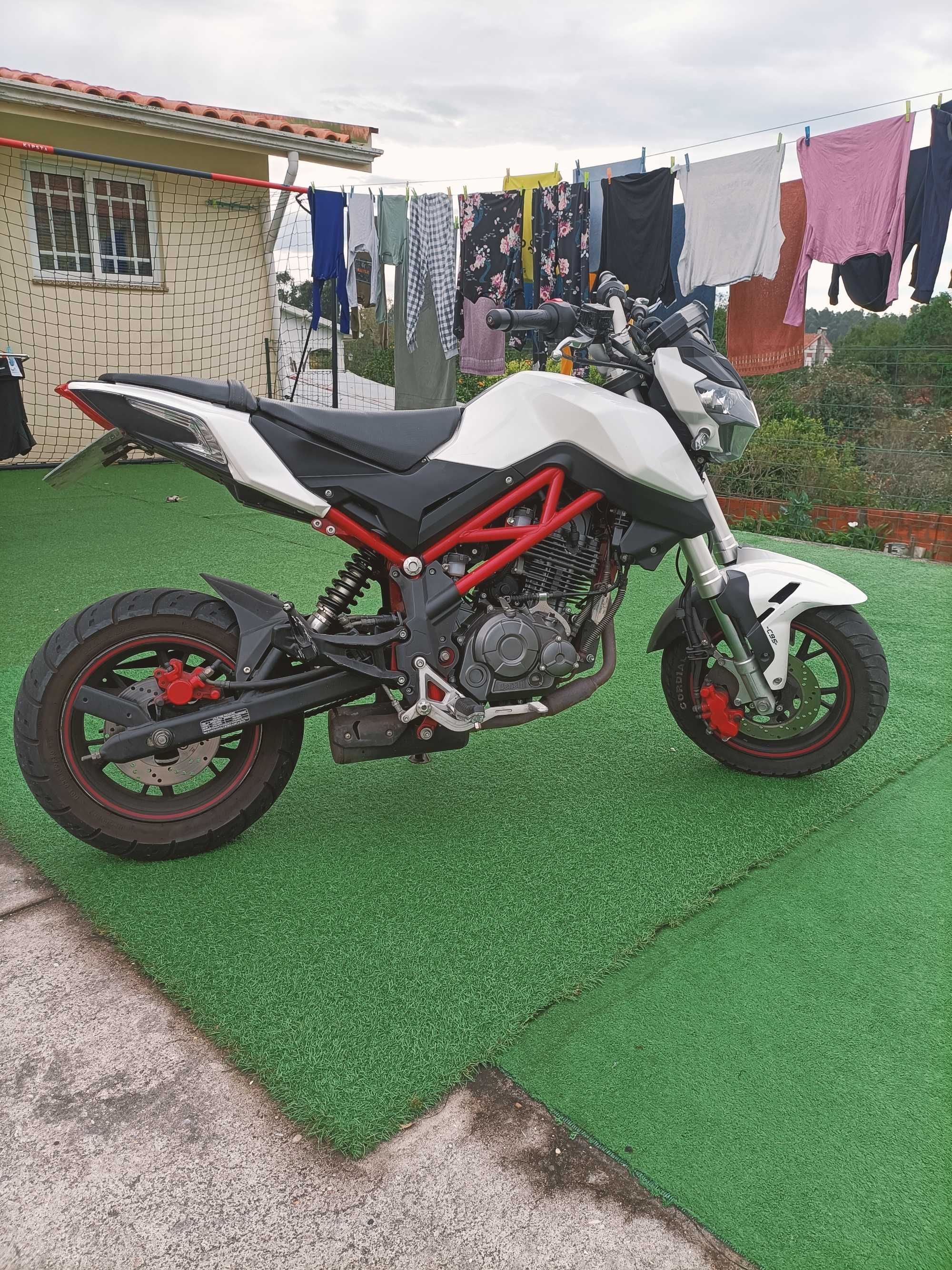 Vendo Benelli TNT 125 como nova
