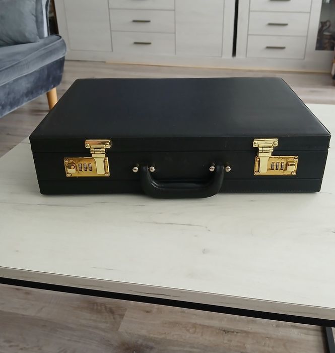 Walizka na szyfr neseser , aktówka. Czarna.