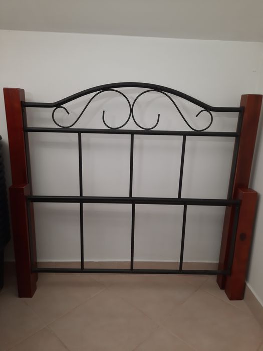 Cama de solteiro com estrado e colchão