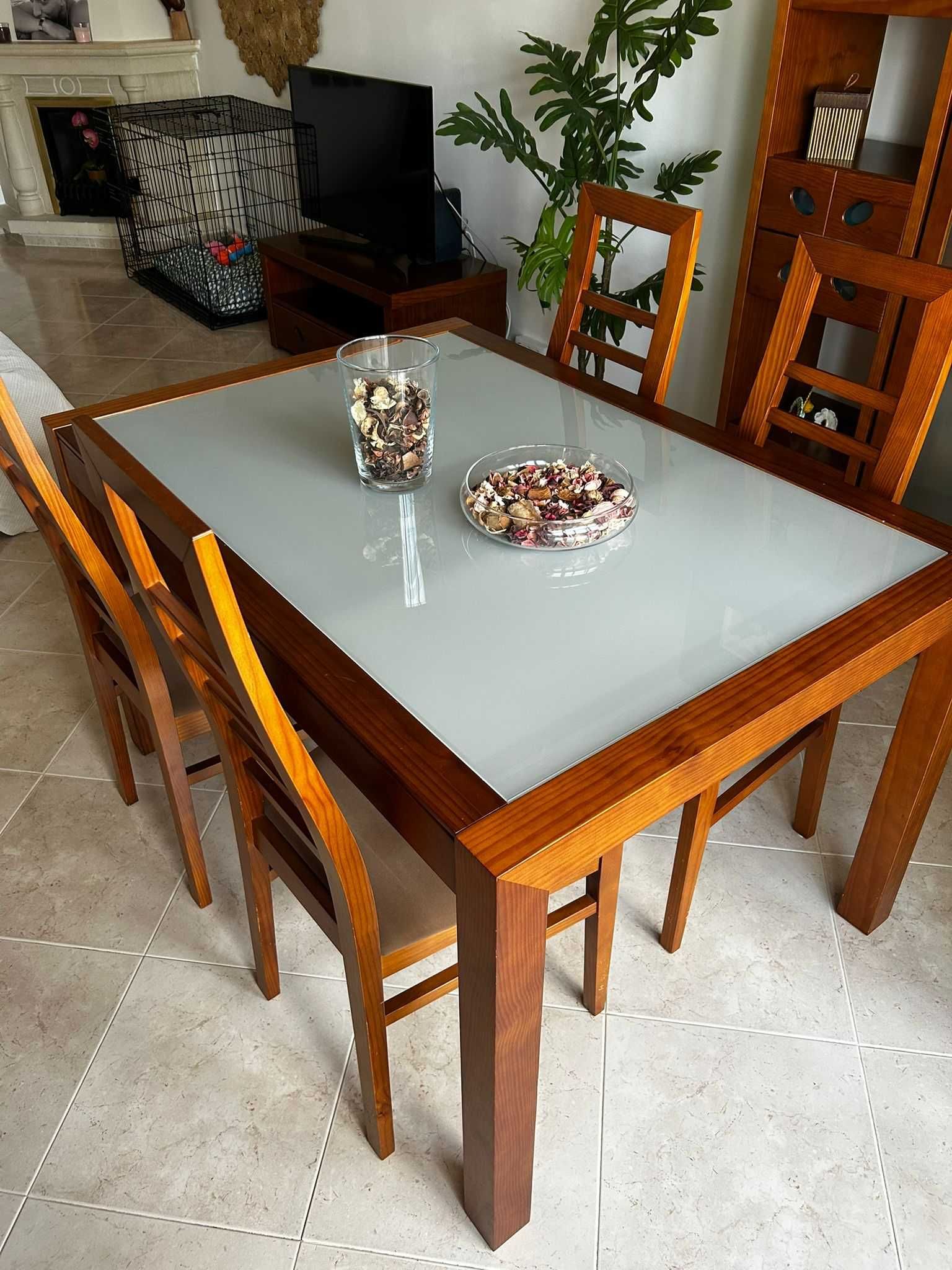 Mesa sala de jantar com 4 cadeiras