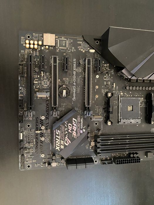 ASUS ROG STRIX B450-F Gaming (Peças/Reparação)