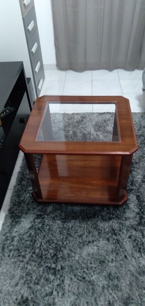 Vendo esta mesinha de sala ,