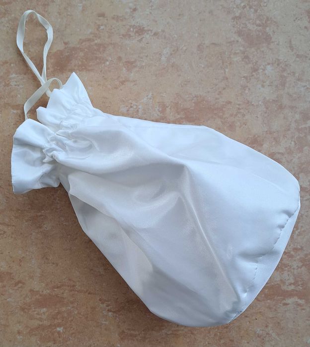 Sukienka komunijna z dodatkami