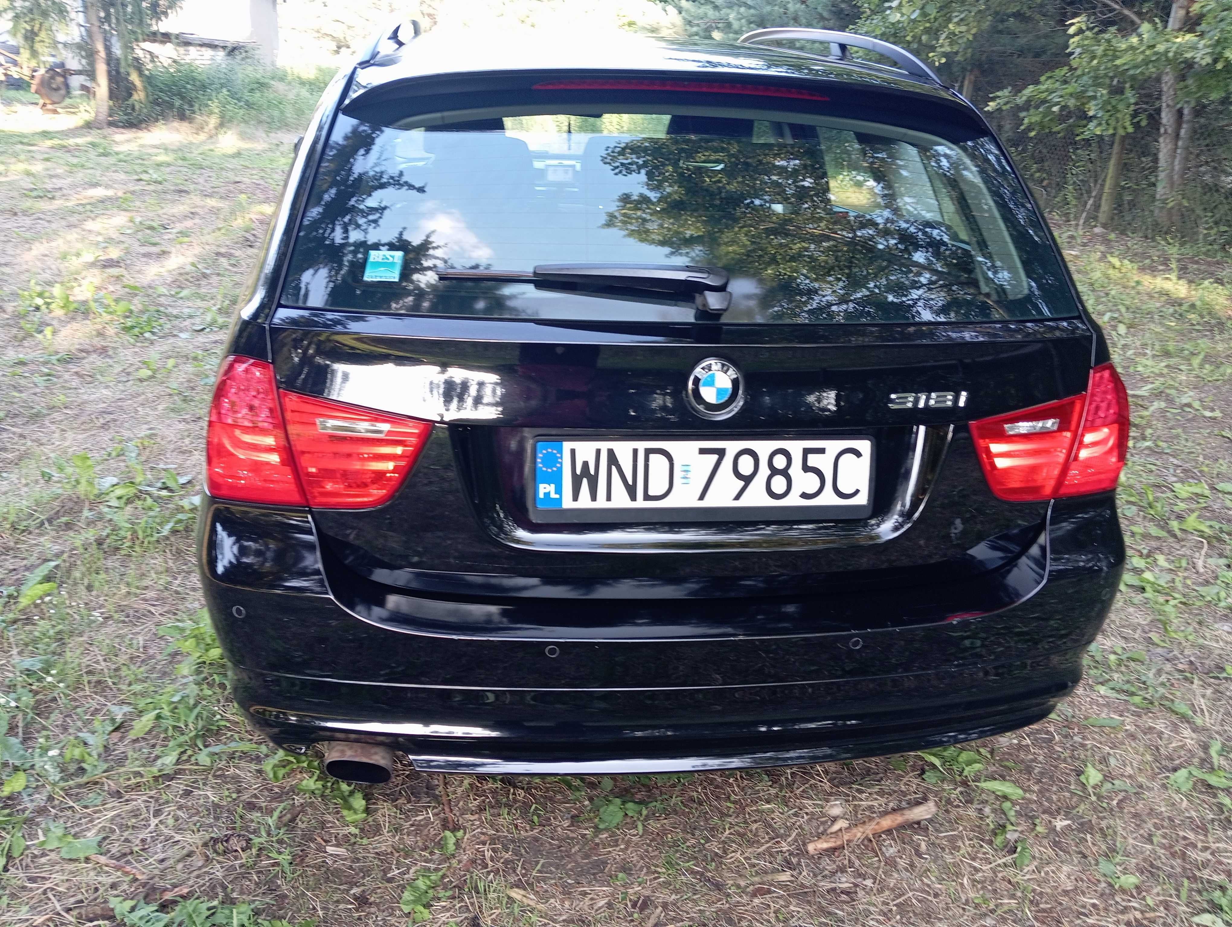 BMW E90 318i ekonomiczny, dynamiczny z 2010 roku