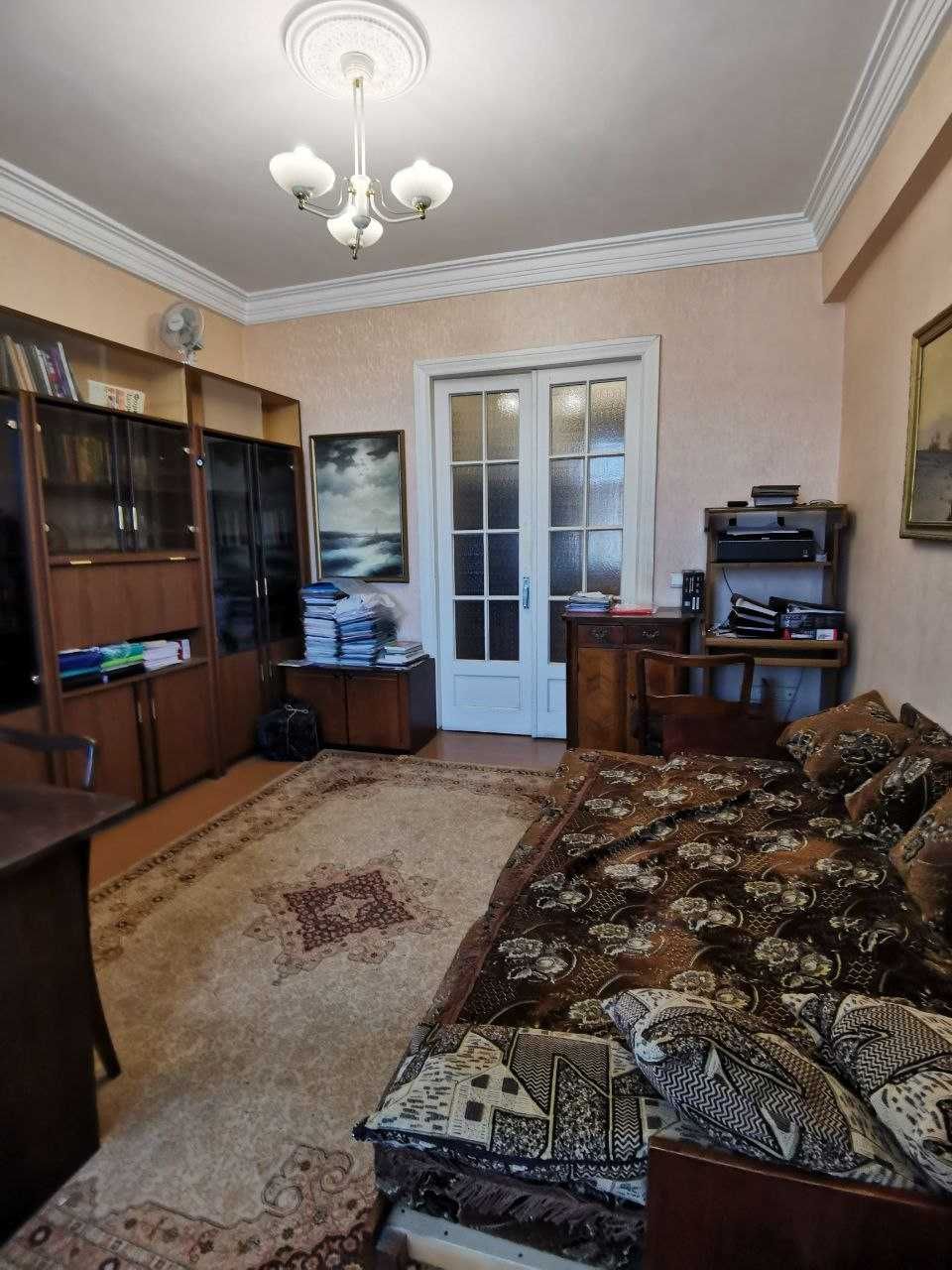 Продам 2 комн квартиру 52 м2 пр   Петровского Мазепы сталинка