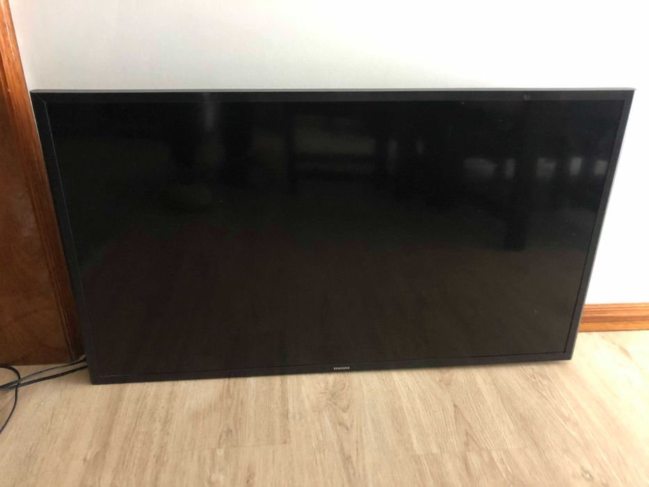 Tv Samsung seminova 40 polegadas ecran partido