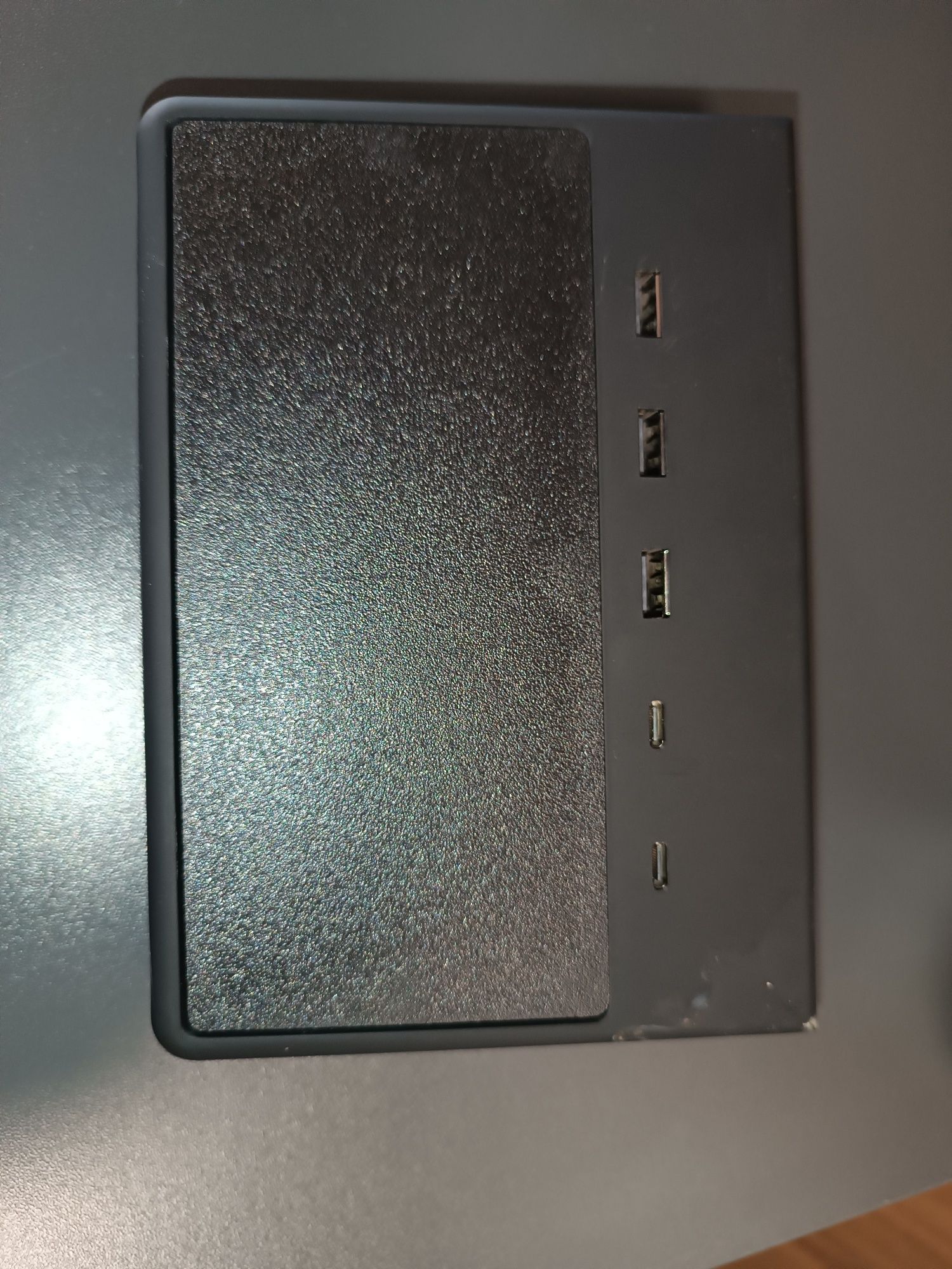 USB Hub for Tesla Model 3