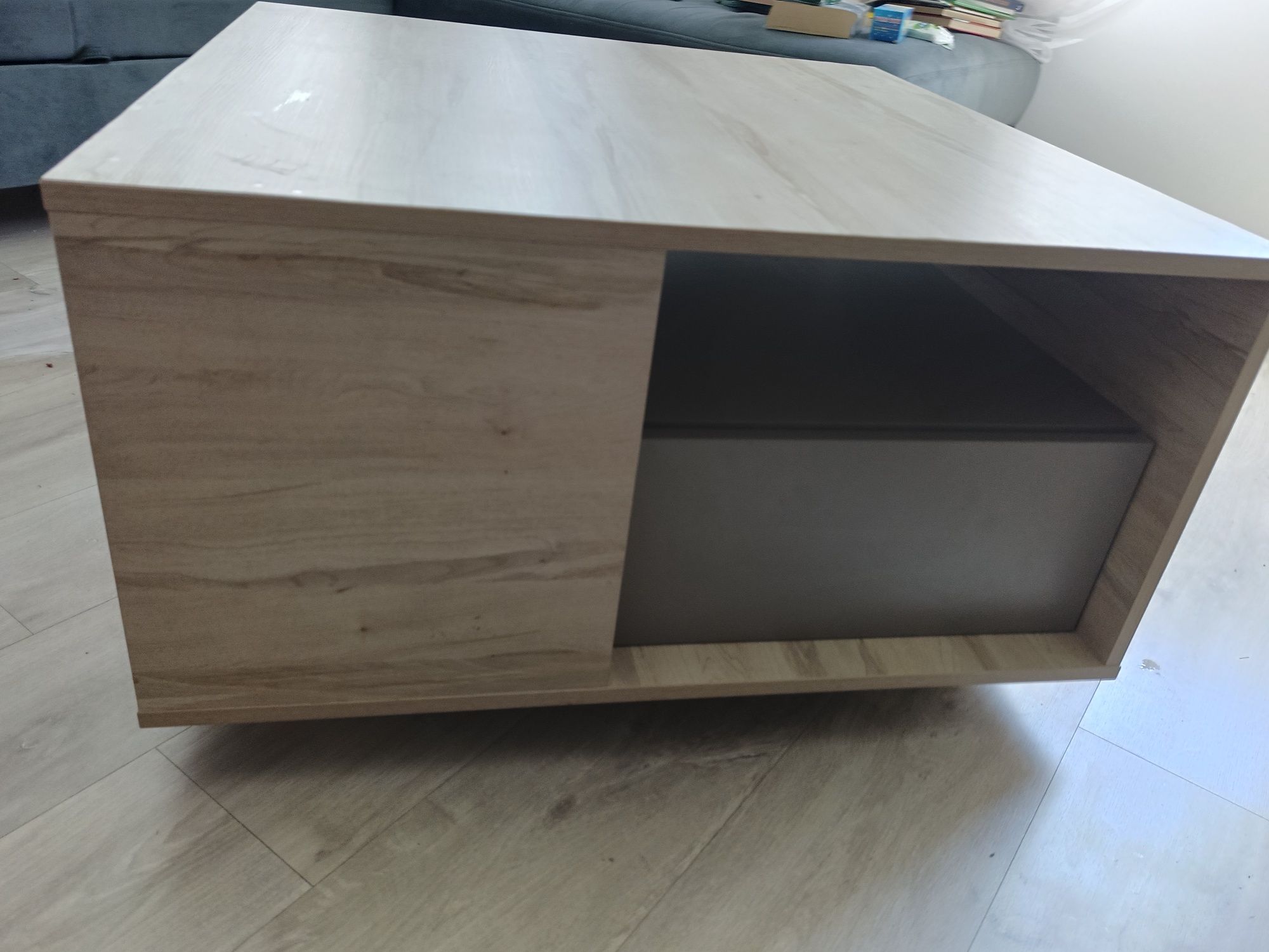 Sprzedam stolik o wymiarach arach 80x80x45.5