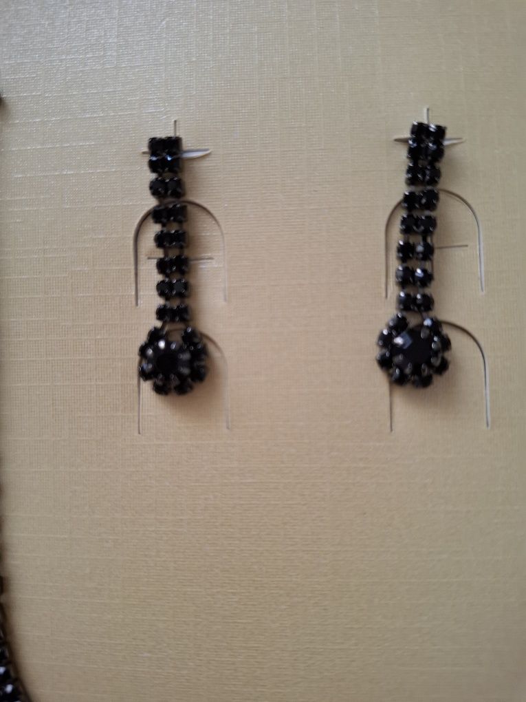 Conjunto colar / fio e brincos preto