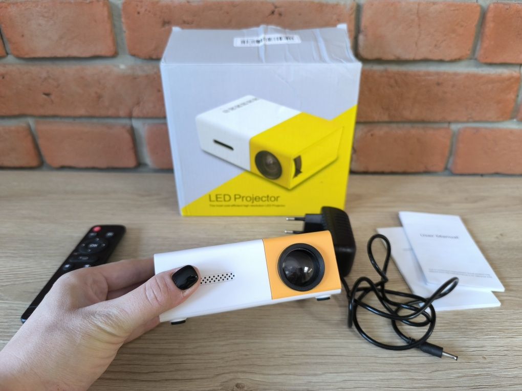 Likwidacja sklepu wyprzedaż Przenośny rzutnik mini projektor LED FULL