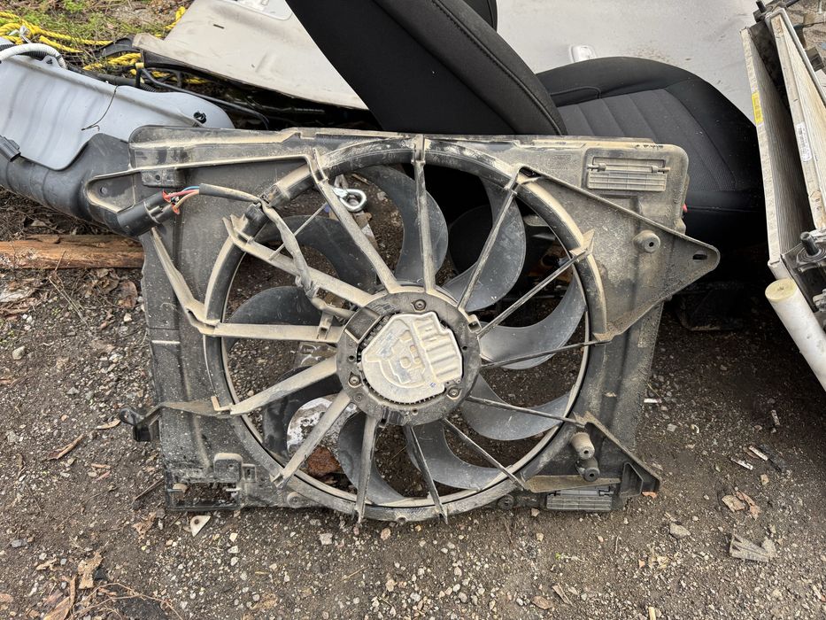 Дифузор з вентилятором Ford Kuga Escape mk4