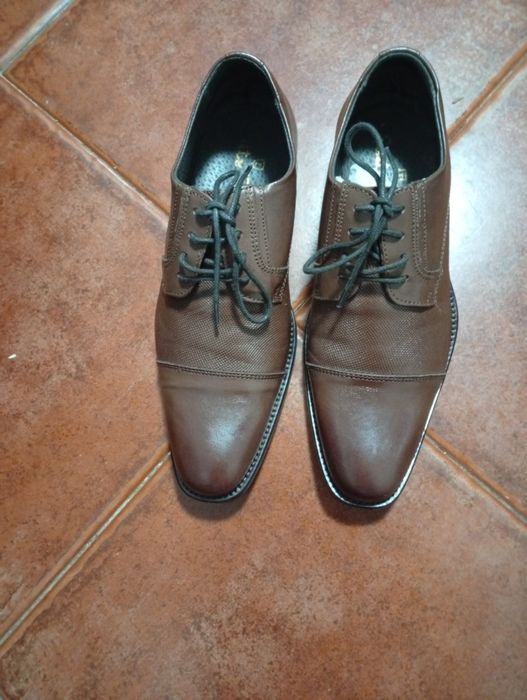 Sapatos em couro