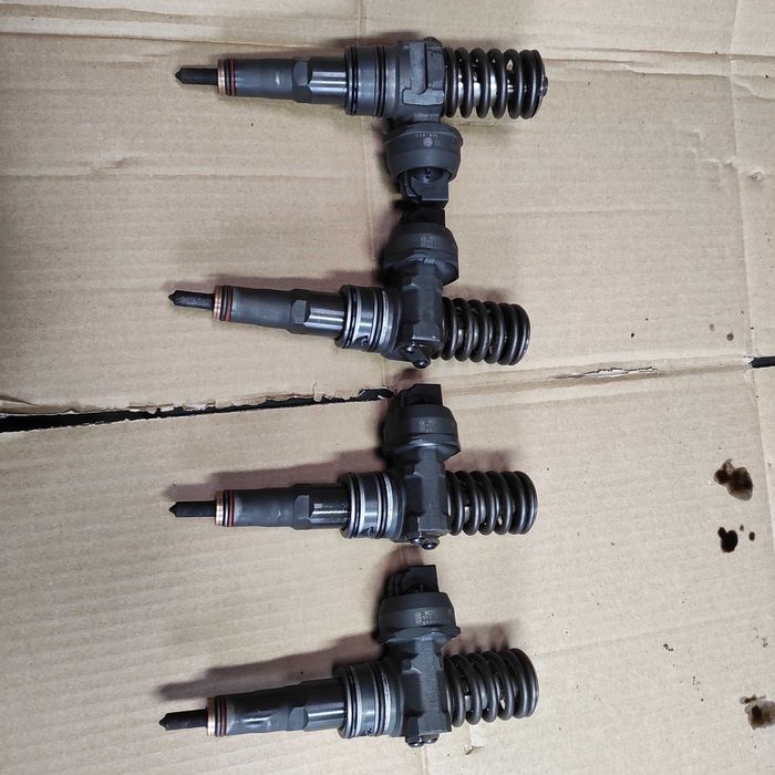 Pompowtryskiwacz Wtryski Audi Vw 1,9 TDI 038,130,073 AG Komplet