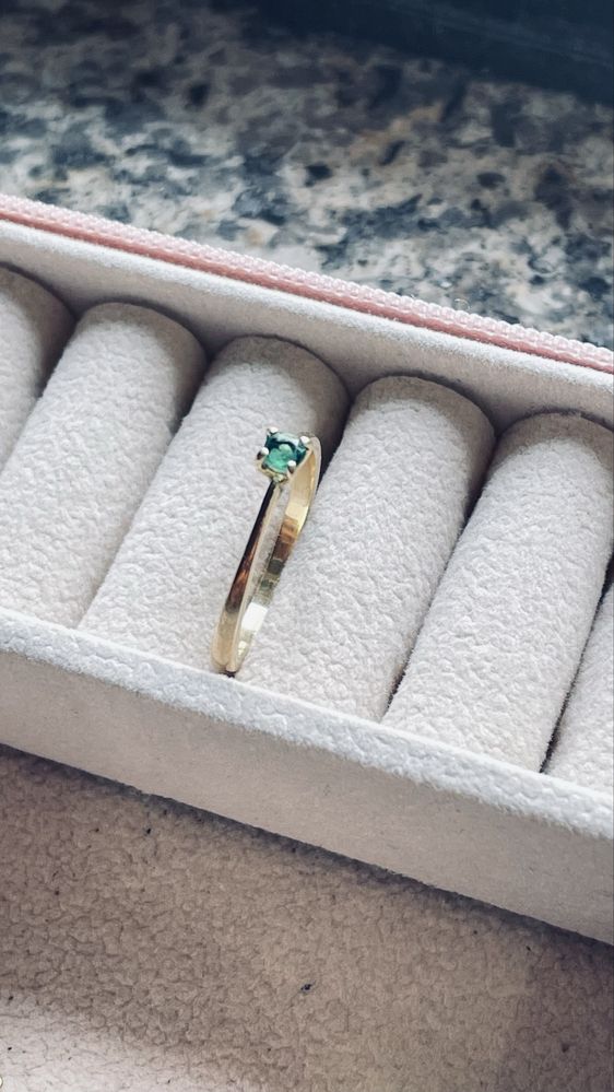 Anel de ouro 18k com esmeralda verdadeira