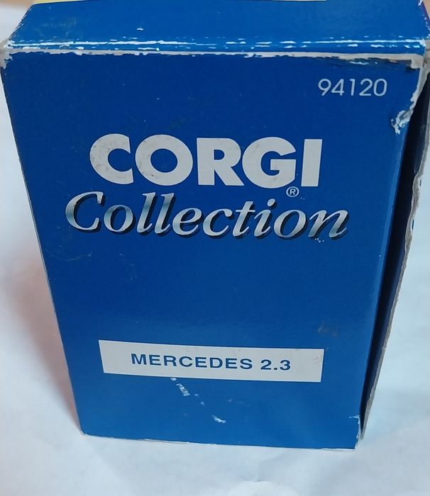 Miniatura Mercedes 190 da Corgi em escala 1/36