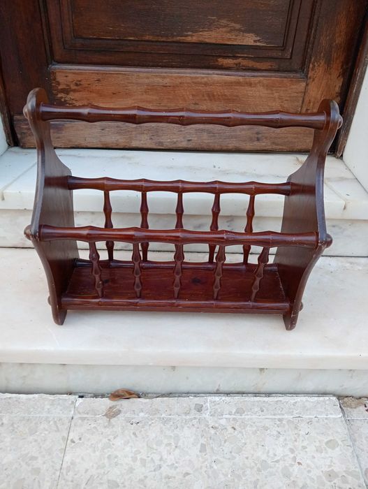 Porta revistas em madeira