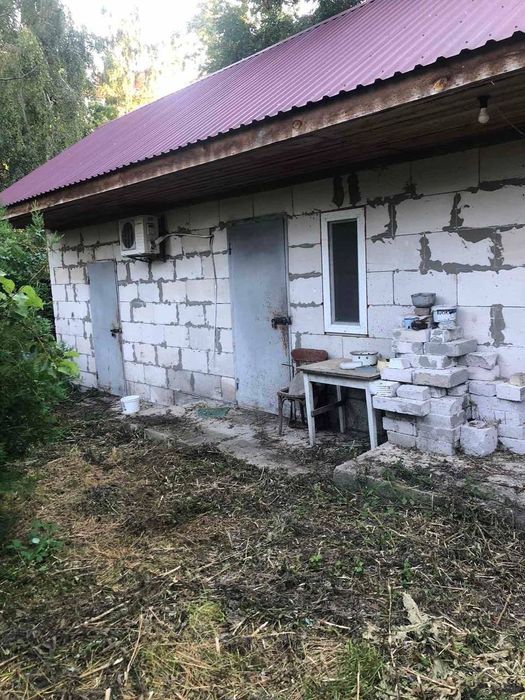 Продам ділянку зі старим будинком, центр міста