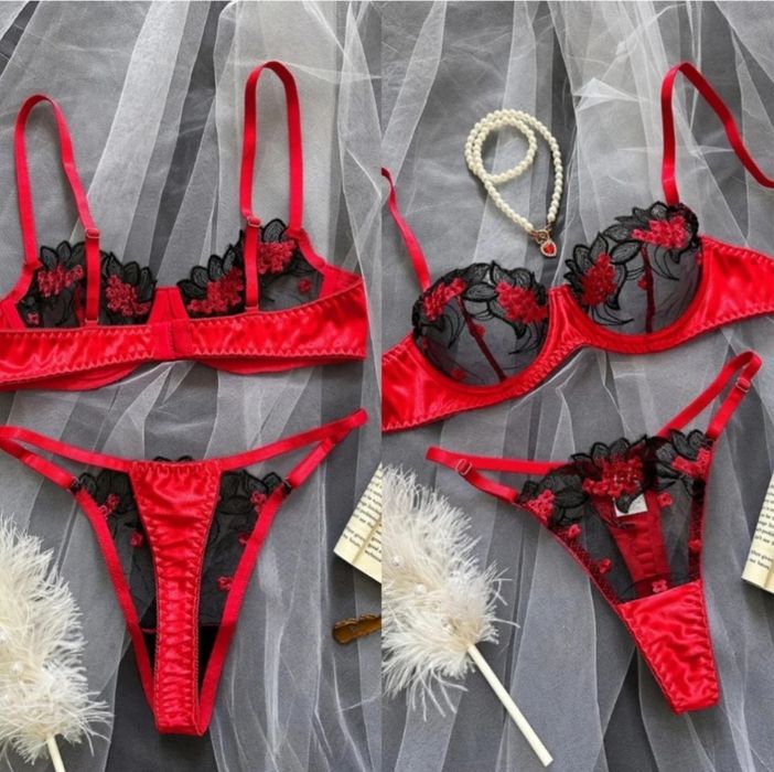 Комплект білизни червоно-чорного кольору