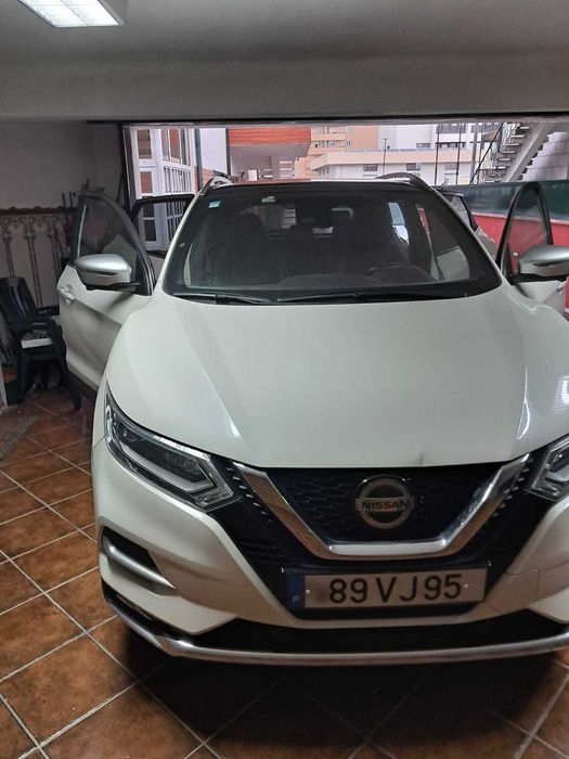 Viatura particular em bom estado.