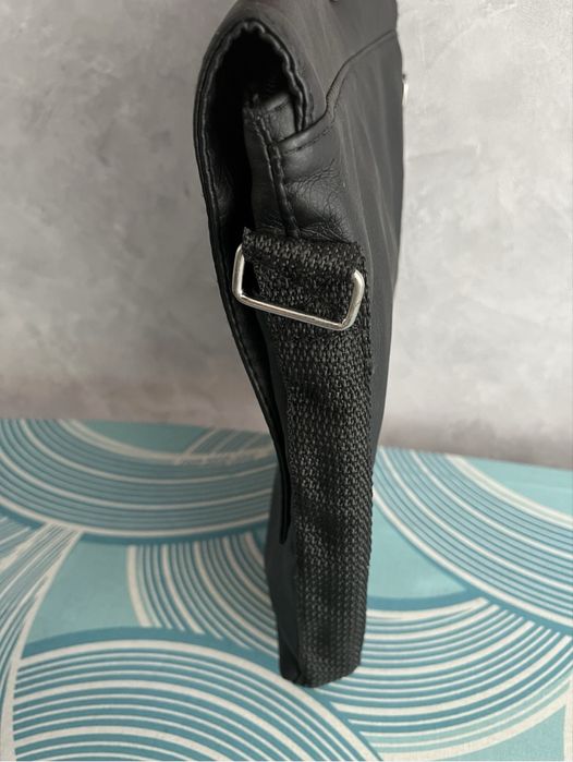 Чоловіча чорна сумка